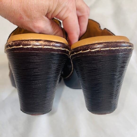 Sofft Tooled Leather Mules - Women's Size 6 M - Comfort Clogs w/ Floral‎ Design - Picture 7 of 10